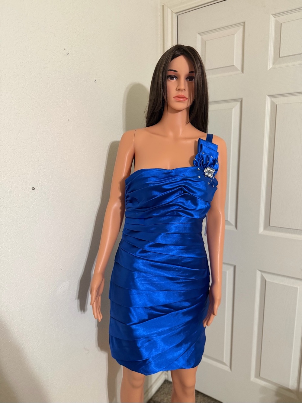 One-Shoulder Royal Blue Satin Cocktail Dress with Floral Accent